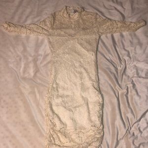 this dress is tight and fit good.